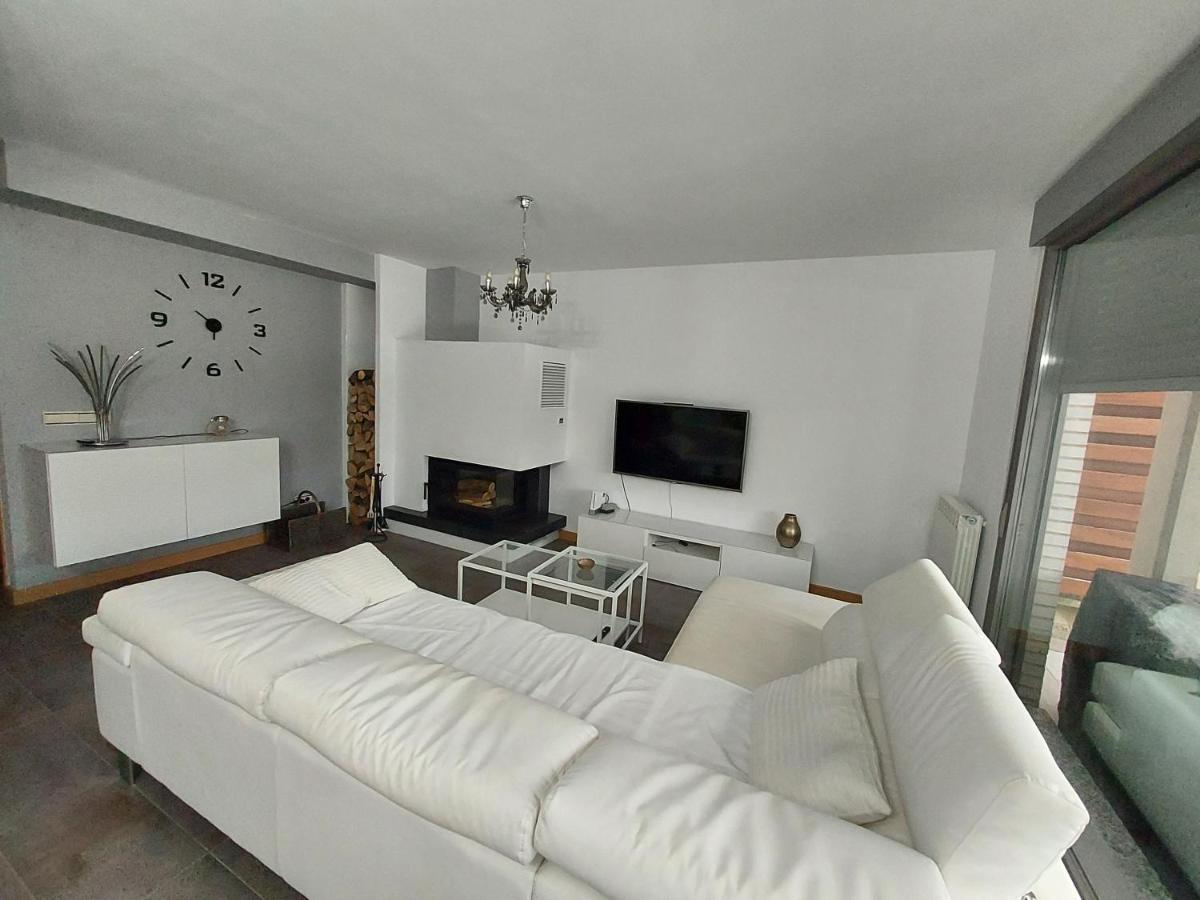 Adosado En Con Chimenea Y Barbacoa Villa Cirueña