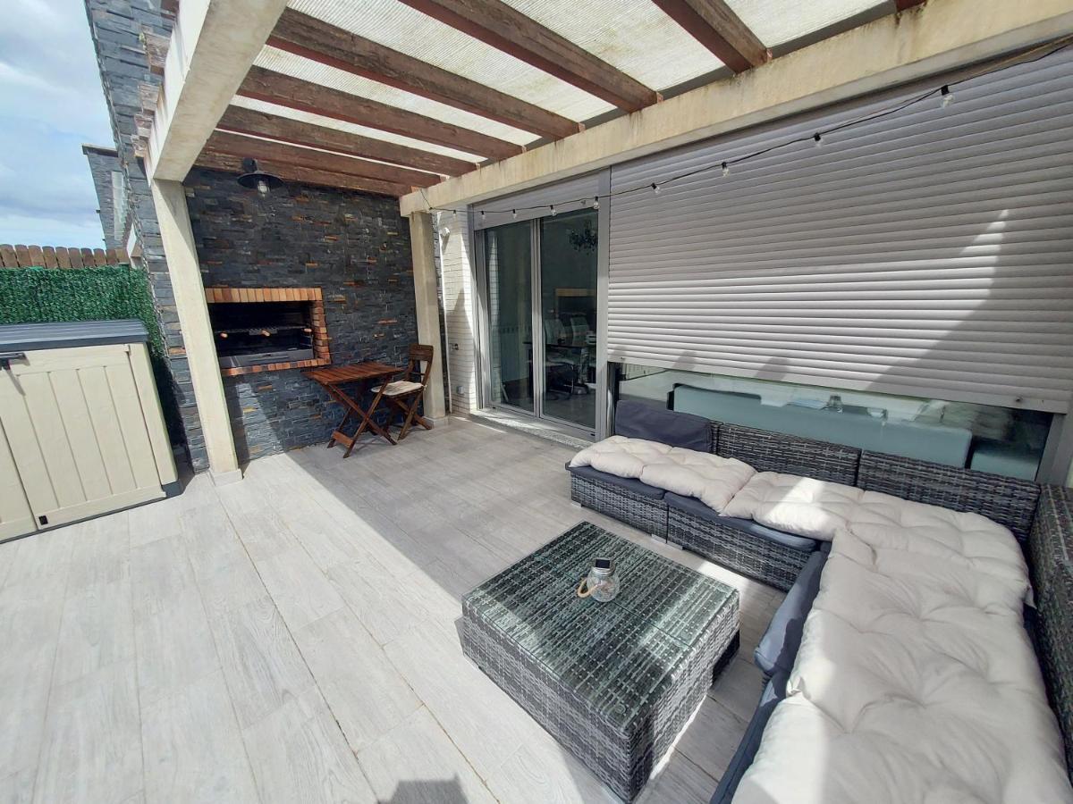 Villa Adosado En Con Chimenea Y Barbacoa *